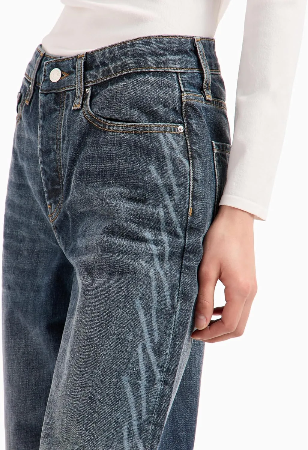 Armani Exchange Women's Carrot Fit Rigid Cotton Denim with Lasered Ax Logo