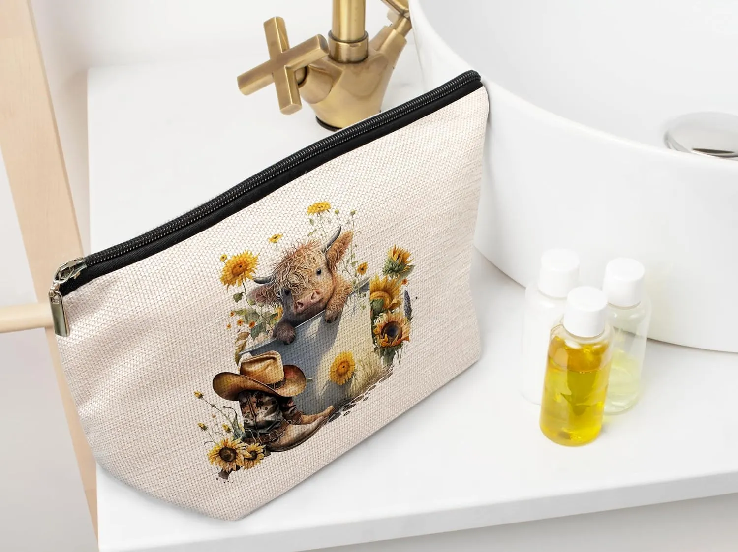 Ayxvt Highland Cow Makeup Bag - Spring Western Cosmetic Bags for Women, Summer Sunflower Floral Cowboy Boot Hats, Cow Gifts for Lovers