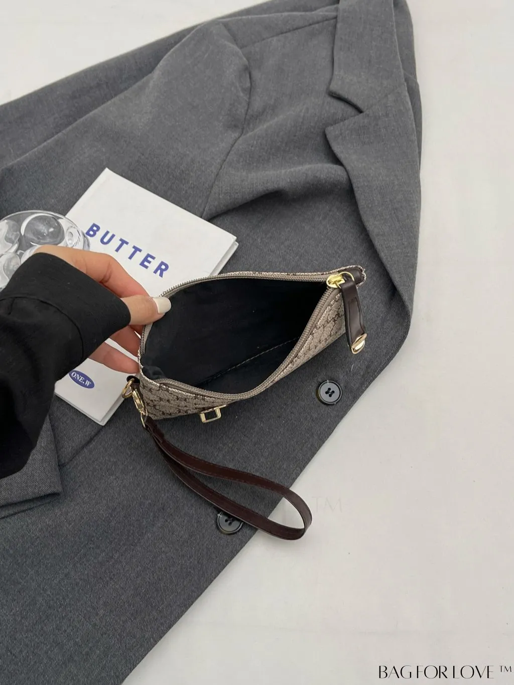 BagForLove - Stylish Printed Zipper Phone Wallet - The Perfect Fashion Accessory!