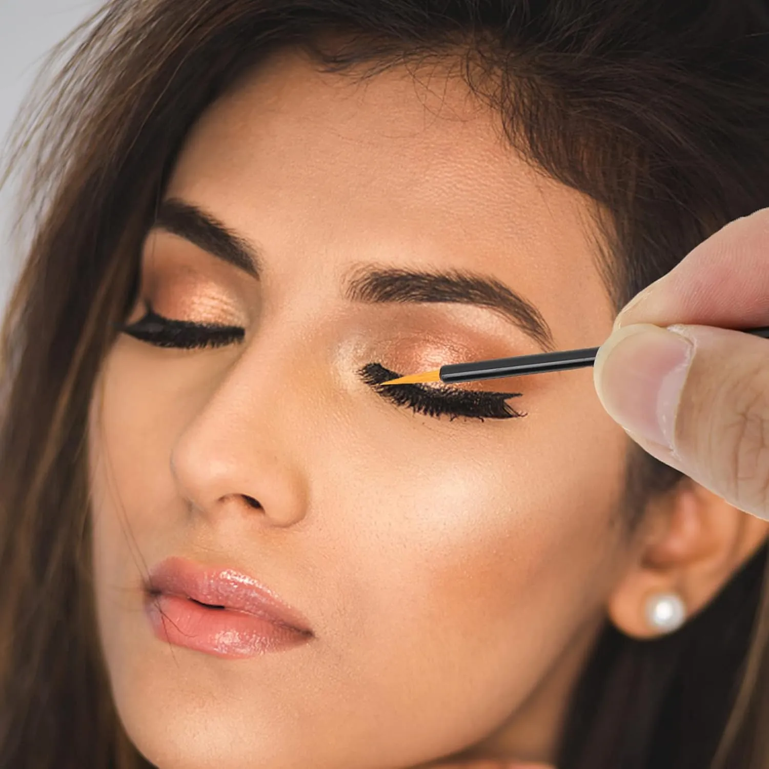 Beaupretty 300pcs Disposable Eyeliner Brush Applicators Precision Makeup Wands for Eye Makeup Application Bristles Easy to Use for Salon and Home Use