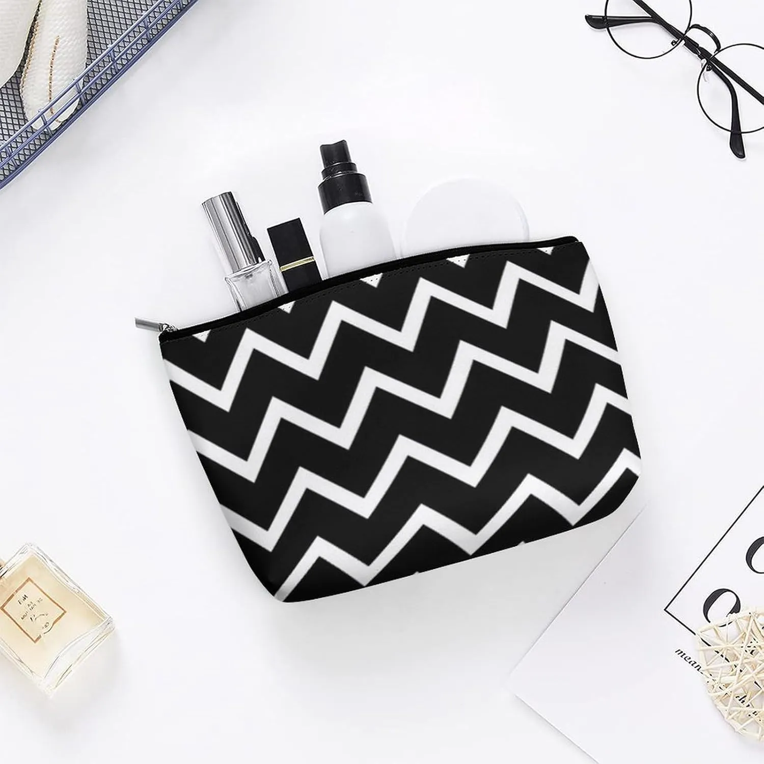 Black and White Chevron Cosmetic Bag, Travel Portable Makeup Bag for Purse Pouch Beauty Zipper Organizer Toiletry Bag for Women