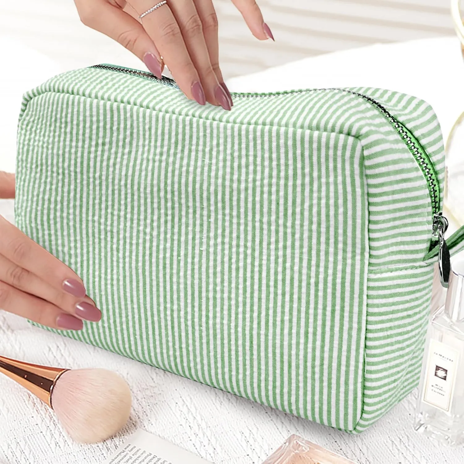 GFU Cosmetic Bags for Women, Seersucker Cosmetic Bag, Travel Toiletry Stripe Makeup Bag, Large Women Aesthetic Organizer Storage Pouch, Girls Handbags Purses, Green