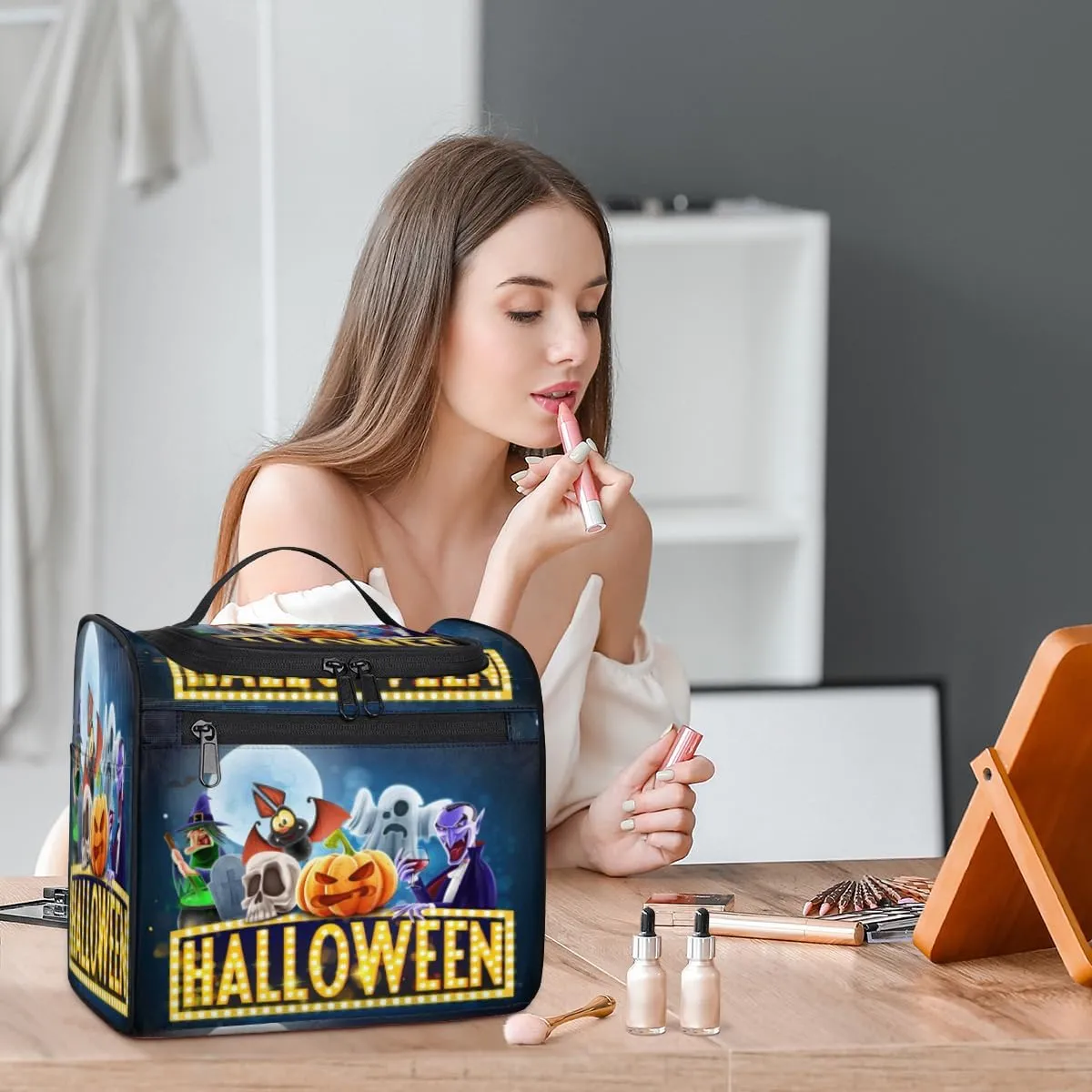 Halloween Topic Hanging Toiletry Bag for Men Women Travel Cosmetic Makeup Organizer Bag Water Resistant Large Portable Wash Case for Accessories, Toiletries, Cosmetics