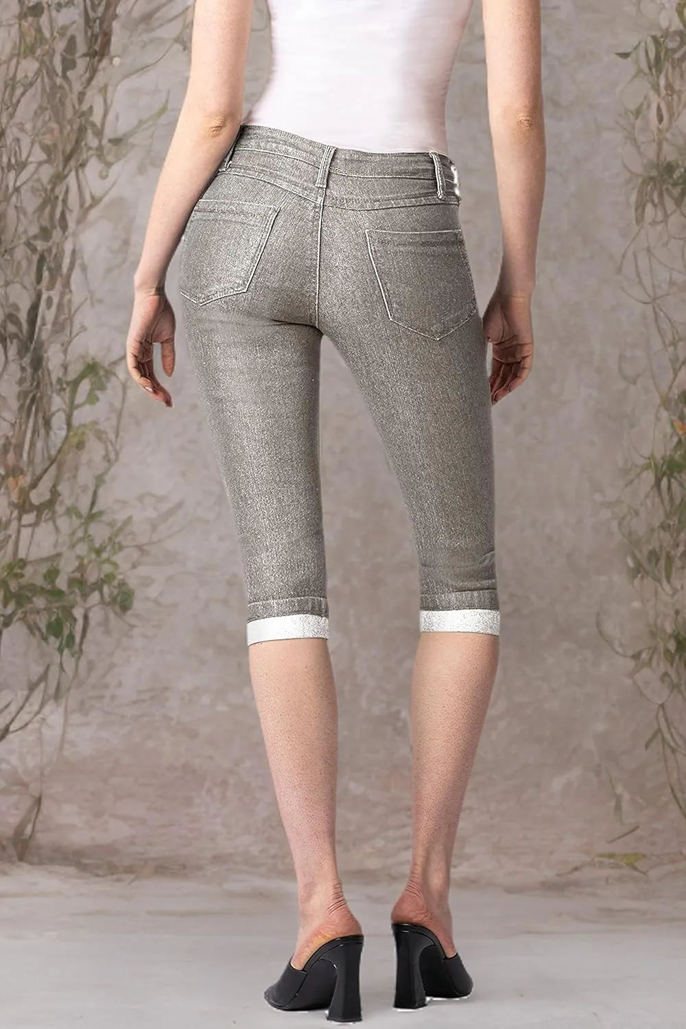 Hybrid & Company Women's Stretchy Slim Fit Denim Capri Jeans
