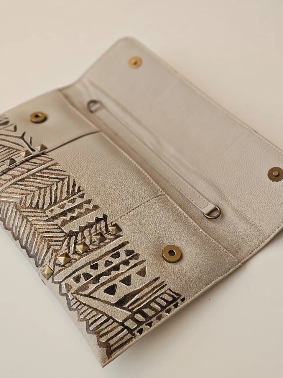 Leather Envelope with Studs Beige X Brown