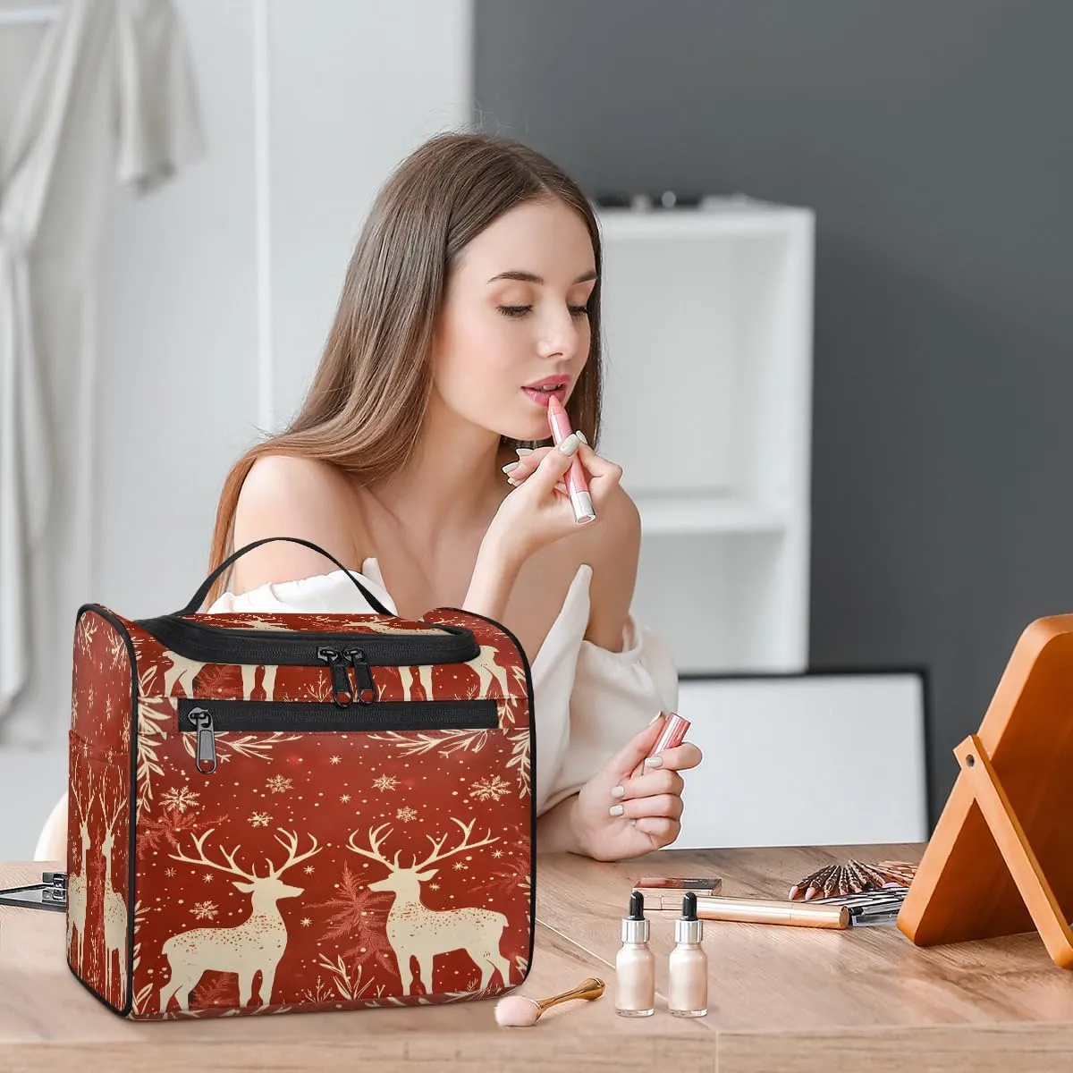 Reindeer And Holly Christmas Travel Toiletry Bag for Men and Women, Large Hanging Makeup Bag Organizer Toiletries Bag for Travel, Cosmetic Bag with Handle
