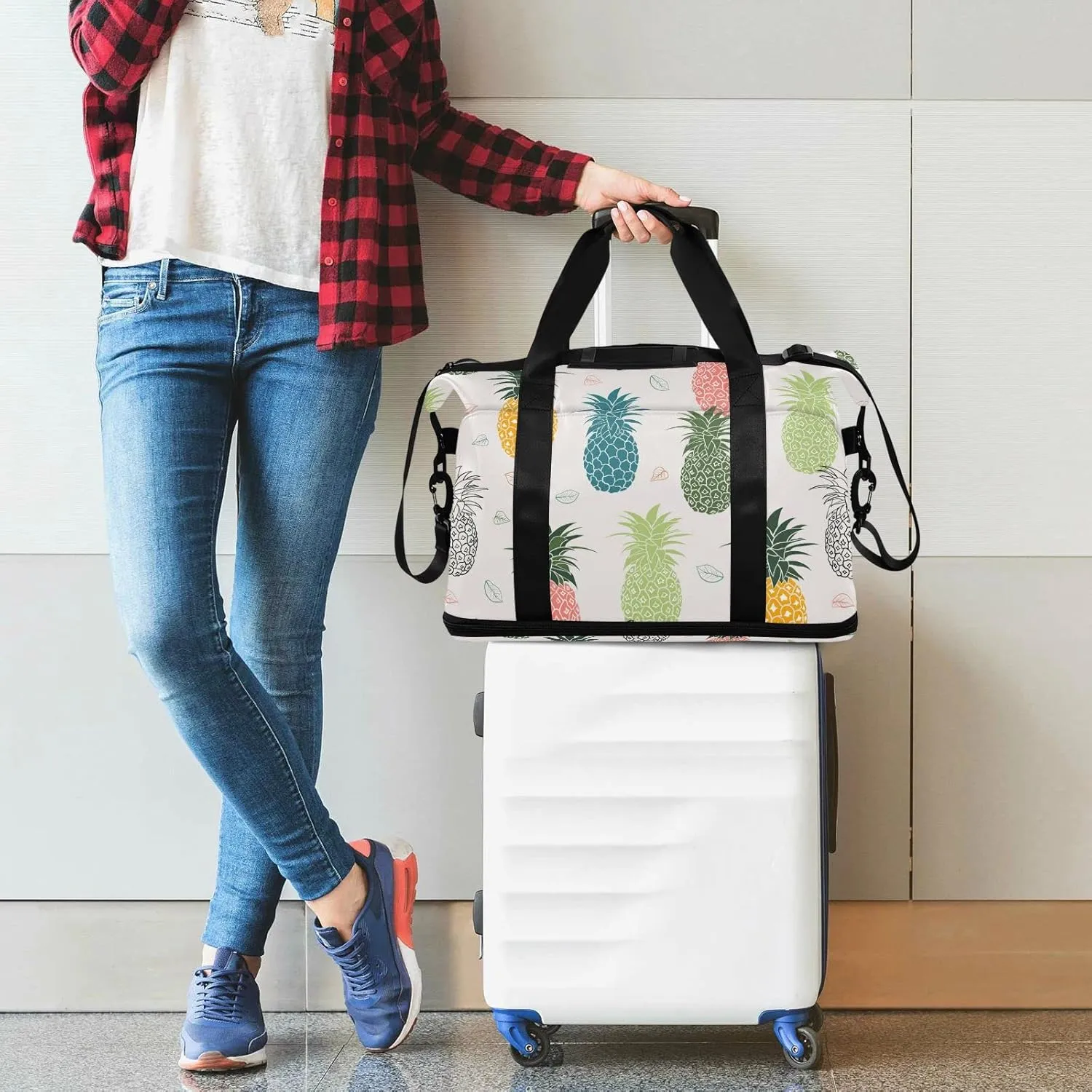 Seamless Colorful Pineapple with Leaves on White Gym Duffel Bag, Polyester Travel Weekender Luggage Handbag with Waterproof Pocket for Wet Items, Unisex Foldable Tote for Sports