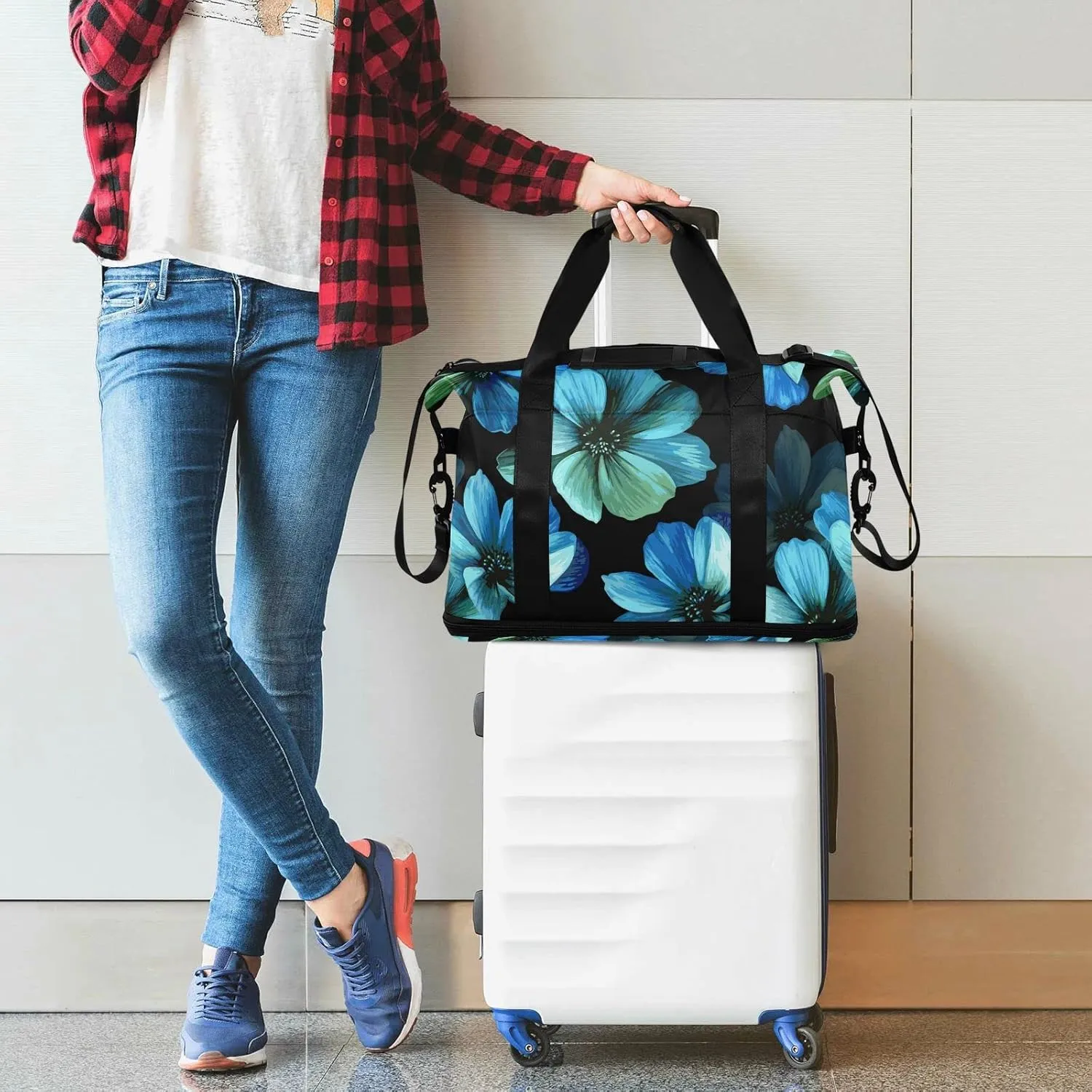 Seamless Mysterious Beautiful Blue Turquoise Flowers on Black Gym Duffel Bag, Polyester Travel Weekender Luggage Handbag with Waterproof Pocket for Wet Items, Unisex Foldable Tote for Sports