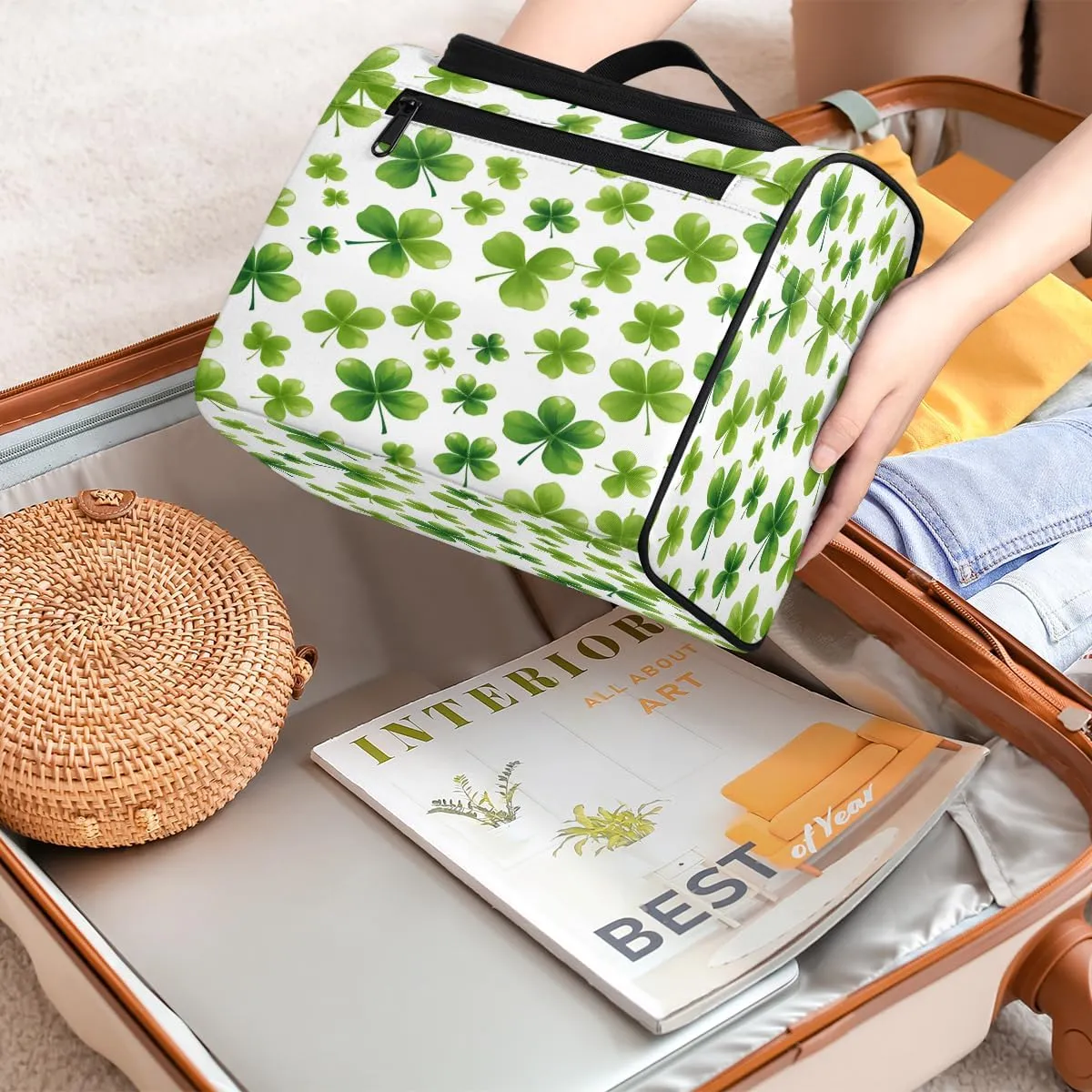 St Patricks Day Lucky Clover Travel Toiletry Bag for Women Large Capacity Wide-open Makeup Organizer Cosmetic Travel Bags for Toiletries