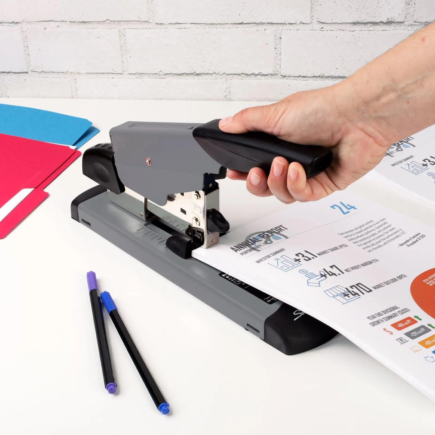 Swingline Heavy Duty Stapler, 160 Sheet Capacity, Jam Free, Metal, Black and Gray (39005)