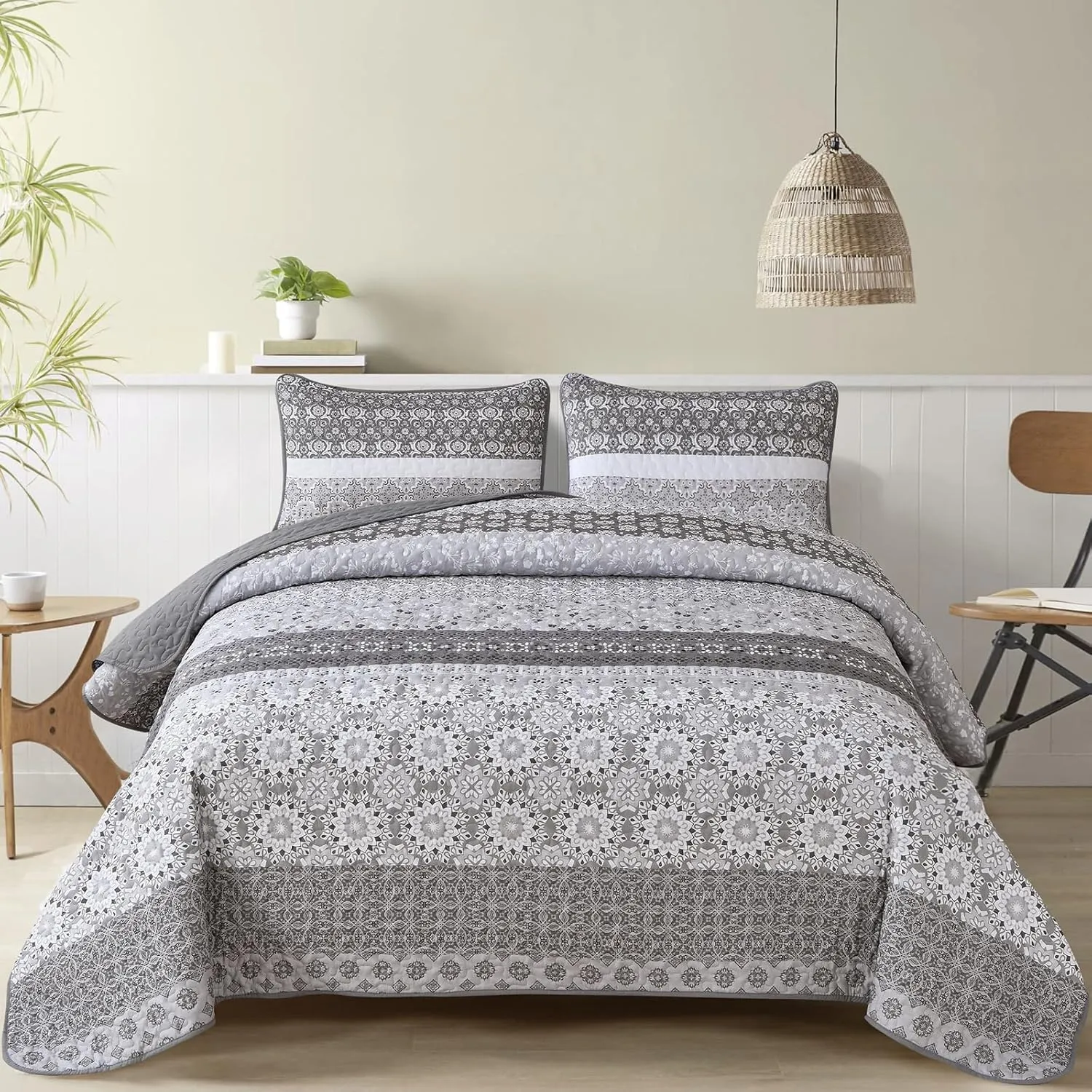WONGS BEDDING Grey Boho Quilt Set King,Bohemian Floral Striped Patchwork Bedspread Coverlet Set with 2 Pillowcases,Lightweight Microfiber Bohemian Quilt Bedding Set 104"×90"