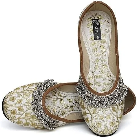 YASH & CO. Rajasthani Embellished Payal and Ghungroo Mojari | Hand Crafted Women's Ethnic and Traditional Jutti | Elegant and Comfortable